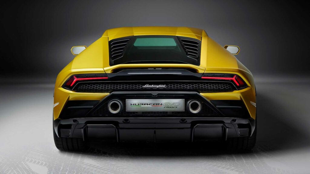 Суперкар Lamborghini Huracan лишили полного привода