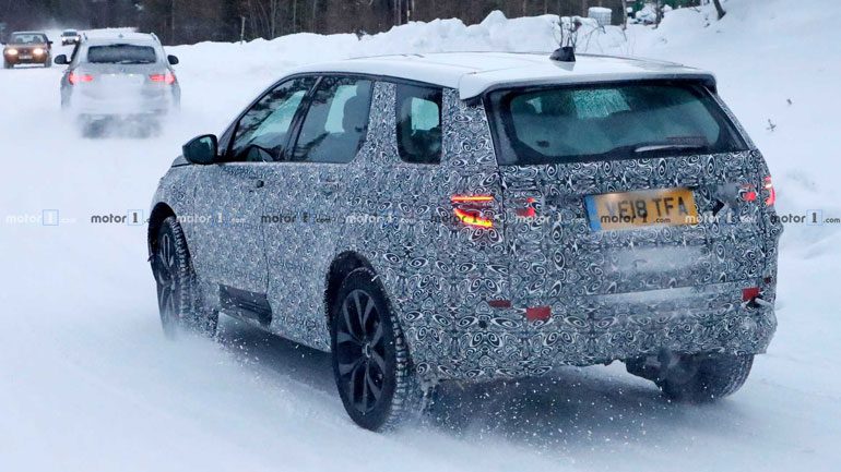 Land Rover вывела на зимние тесты новый Discovery Sport 2020