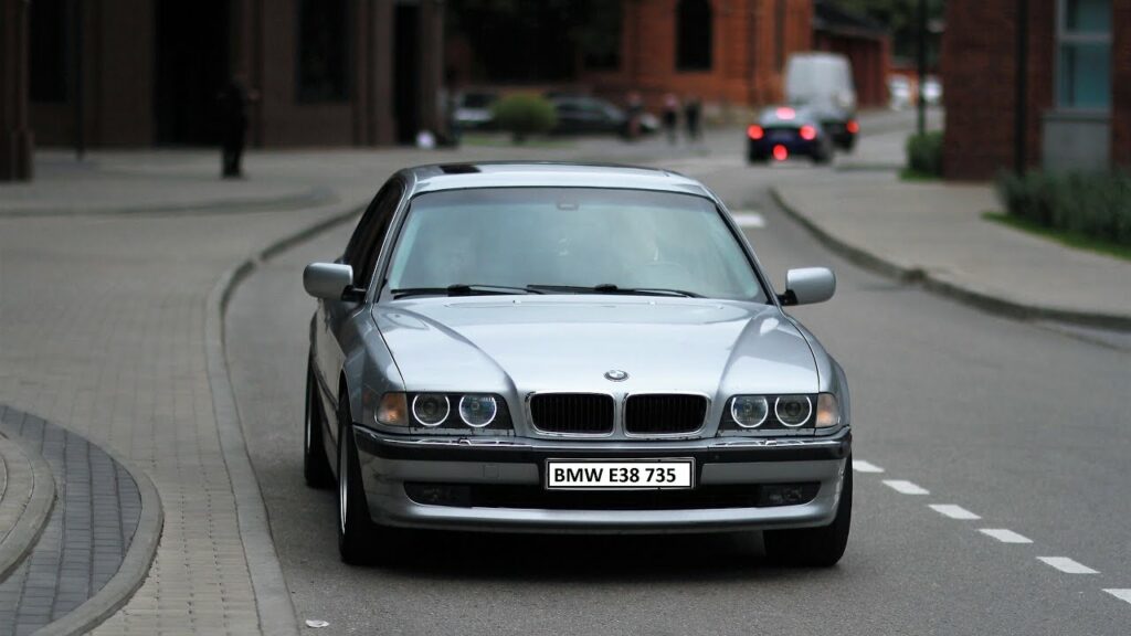 Эксперты назвали ТОП-5 легендарных автомобилей марки BMW‍