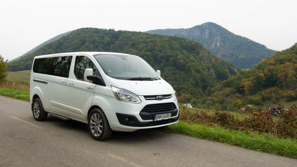 В России стартовали онлайн-продажи Ford Tourneo Custom