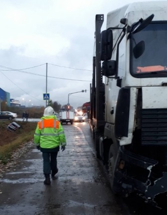 В Боровском районе произошло ДТП фуры и легковушки «Киа»