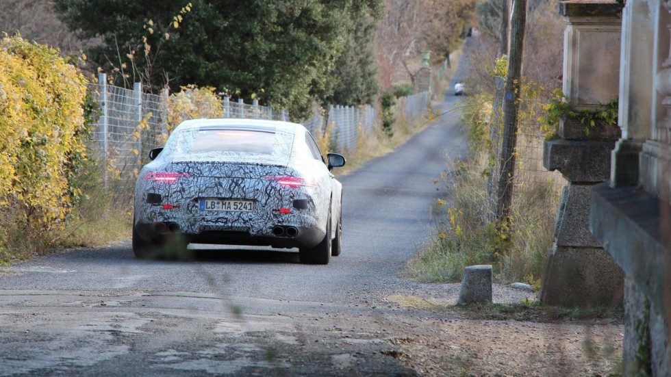 Появились официальные изображения нового Mercedes-AMG GT Coupe