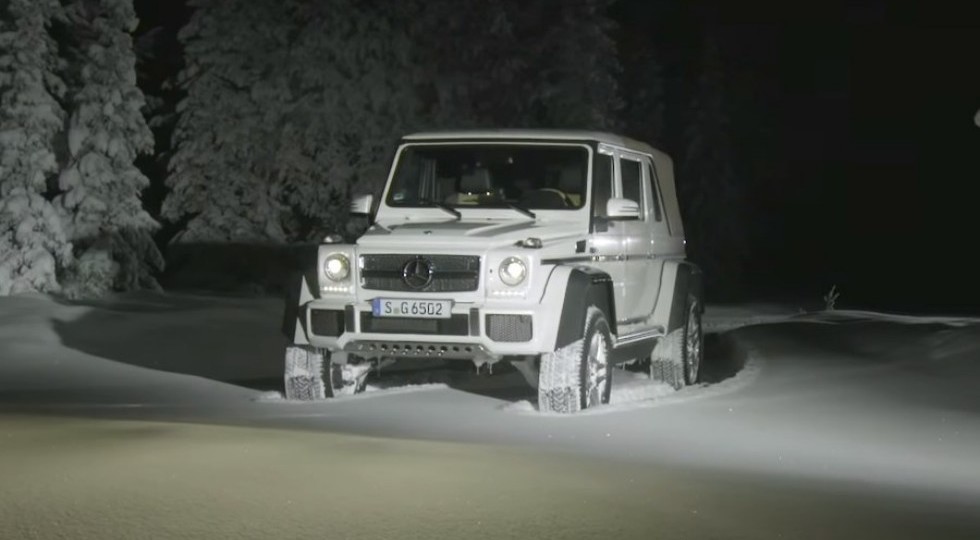 Mercedes-Benz показал дрифт по снегу роскошного Maybach G650 Landaulet