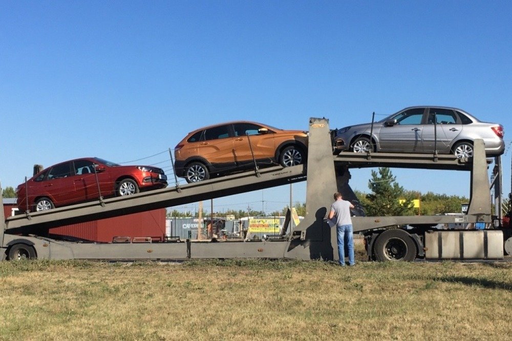 «АвтоВАЗ» начал отгружать дилерам новый Lada Xray Cross