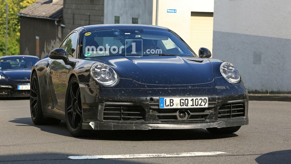 Новый спорткар Porsche 911 GTS засветился на «свежих» шпионских фото