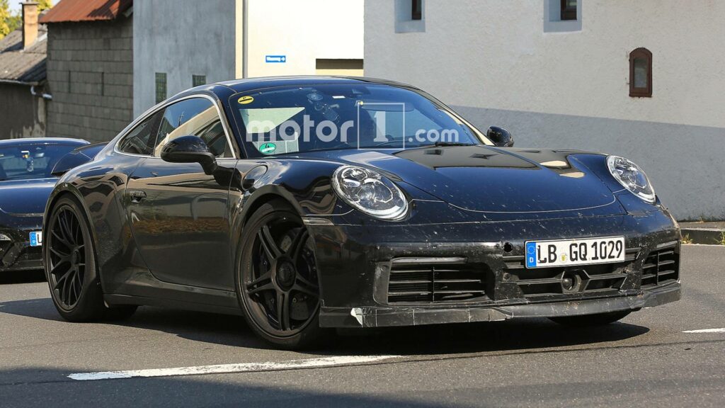 Новый спорткар Porsche 911 GTS засветился на «свежих» шпионских фото