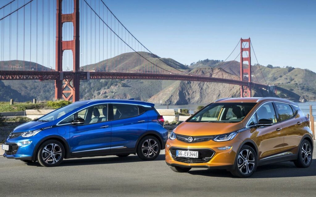 Модельный ряд Peugeot, Citroen и Opel электрифицируют после 2019 года