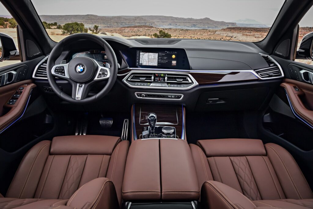 BMW официально представила кроссовер BMW X5 нового поколения
