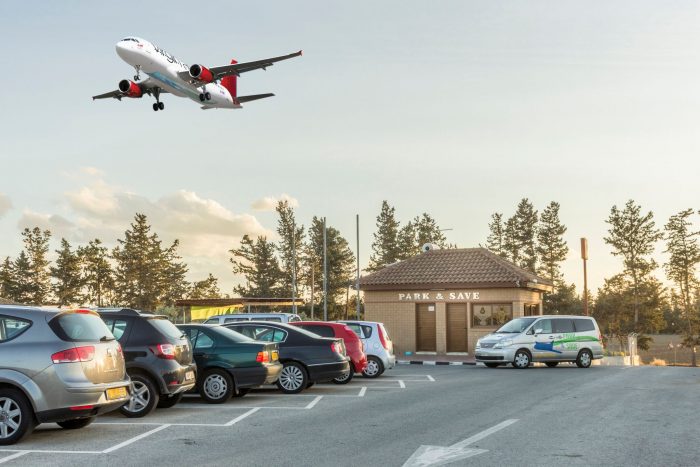 Как найти место для автомобиля в аэропорту?