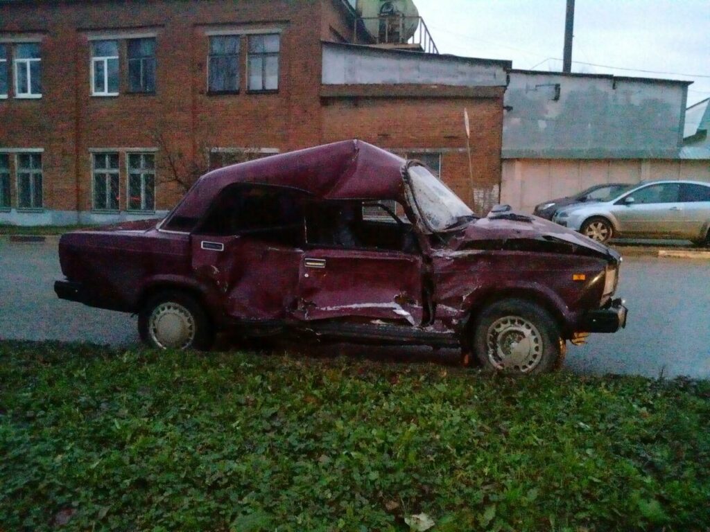 «УАЗ Патриот» смял автомобиль «ВАЗ 2107» в серьезном ДТП в Туле