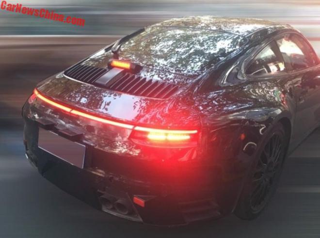 В Сети появились первые фото нового поколения Porsche 911 2019
