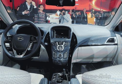 В Шанхае представили «экомобиль» BYD Qin