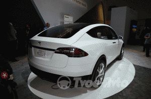 На выставке CES 2015 представили шикарную серийную версию Tesla Model X