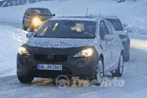 Opel Astra замечена на зимних тестах 