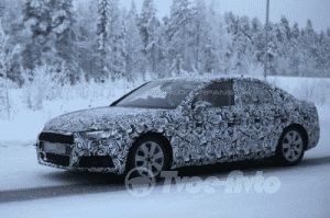 Audi тестирует обновленный седан A4 а заснеженной дороге