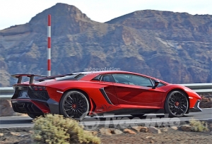 Фотошпионами без камуфляжа был замечен Lamborghini Aventador