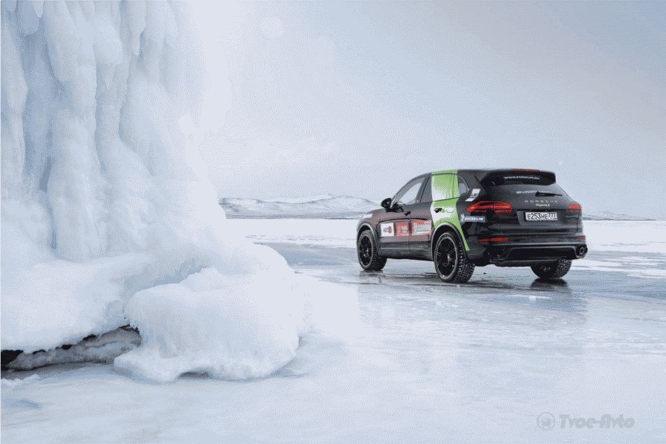 В Сибири провели захватывающее тестирование гибридных Porsche Cayenne S и Panamera S