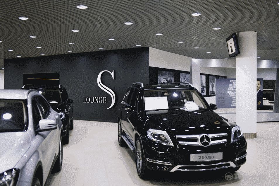 Российский дилерский центр Mercedes-Benz начал продажи флагманского седана Mercedes-Maybach S-Класса