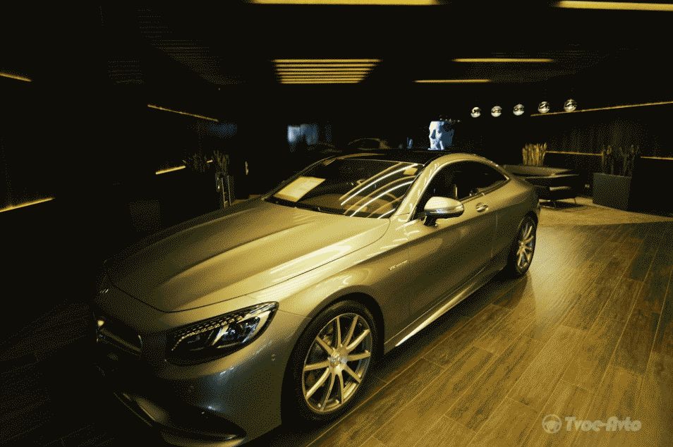 Российский дилерский центр Mercedes-Benz начал продажи флагманского седана Mercedes-Maybach S-Класса