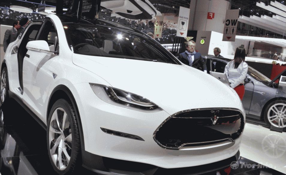 Электрический кроссовер Tesla Model X поступит в продажу летом 2015 года
