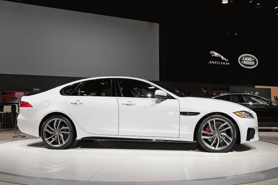Второе поколение Jaguar XF представлено на автосалоне в Нью-Йорке
