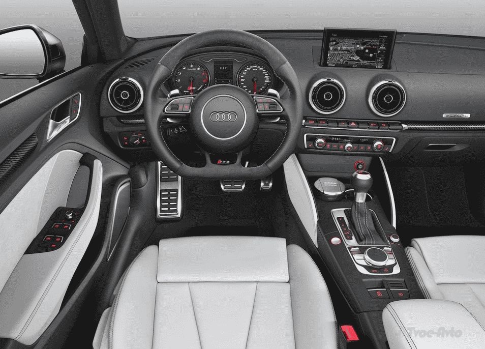 Названы рублевые цены на самый мощный хэтчбек Audi RS3 Sportback