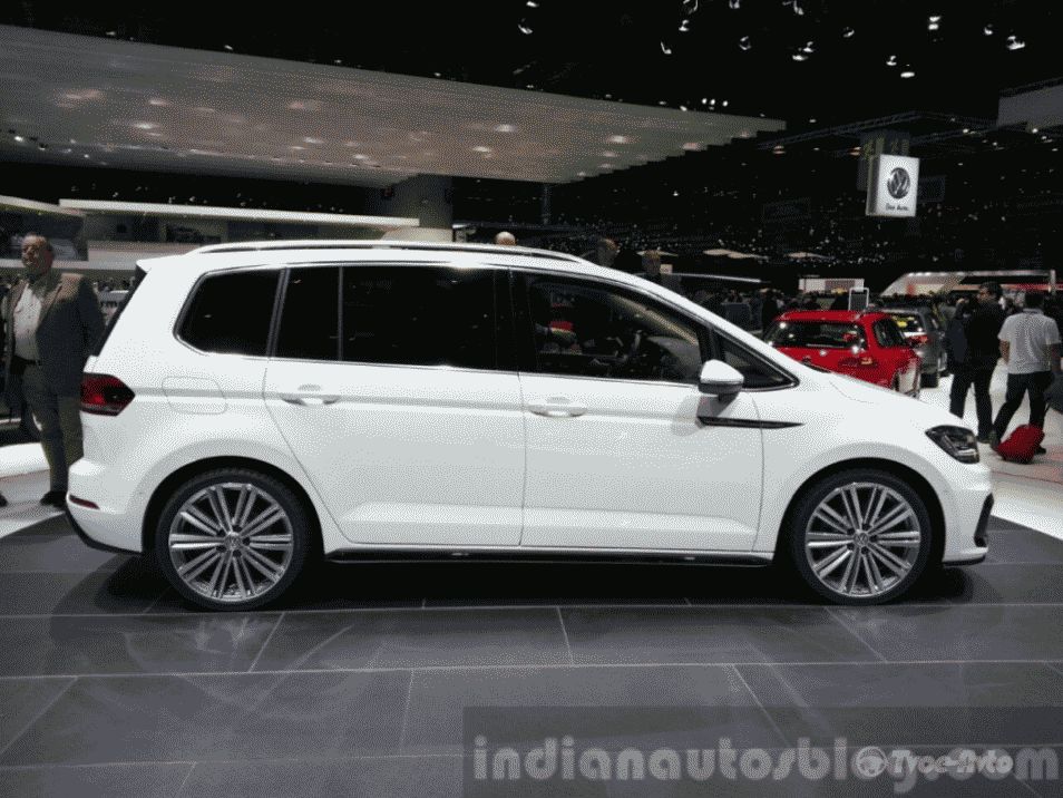 Объявлена стоимость на новый минивэн Volkswagen Touran в Германии
