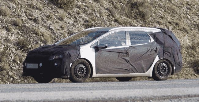Универсал Kia Ceed Sportswagon 2016 проходит тестовые испытания