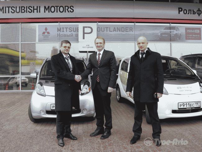 Mitsubishi передала ЦОДД три электромобиля i-MiEV