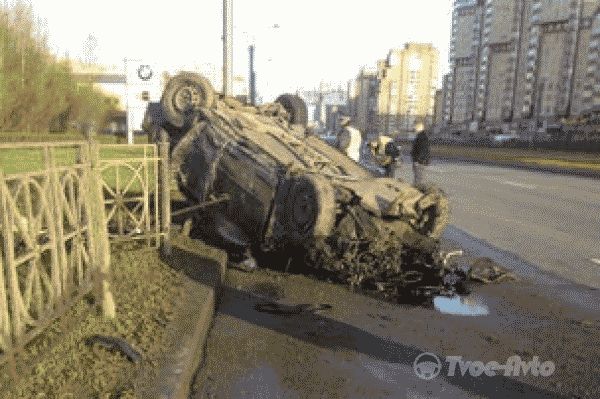 В Питере водитель-девушка устроила "удачное" ДТП на улице Савушкина