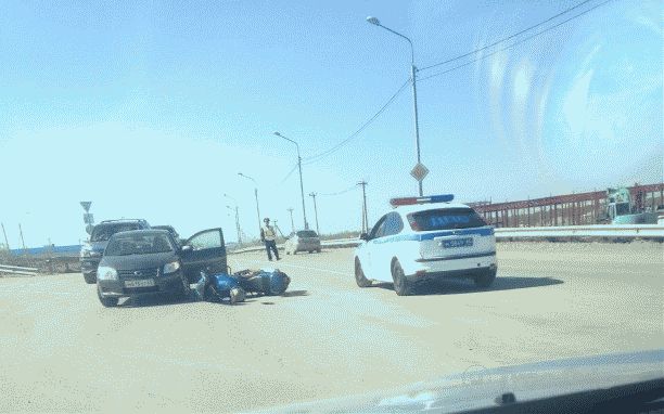 В Южно-Сахалинске мотоциклист влетел в иномарку