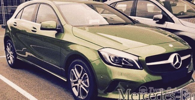 Обновленный Mercedes-Benz A-Class в новом цвете "засветился" на парковке