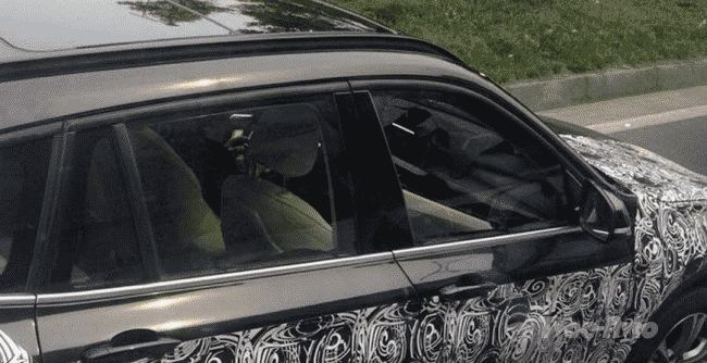 На тестах в Китае замечен новый удлиненный BMW X1 