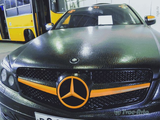 В Красноярске продают Mercedes C200 с салоном из крокодильей кожи