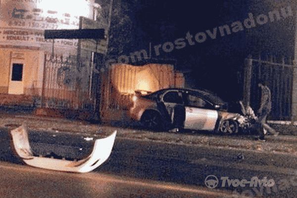 В Ростове на Доватора в результате ДТП загорелась "Лада Приора"
