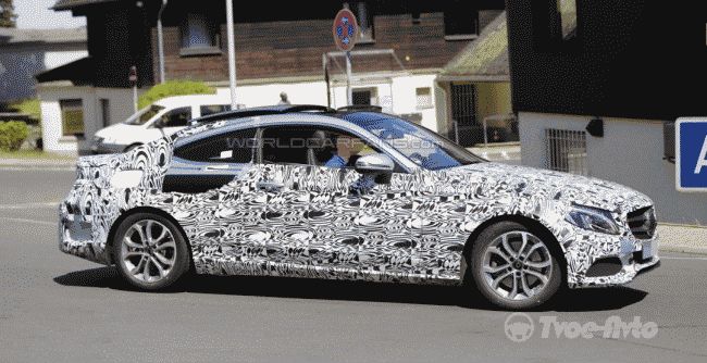 Mercedes-Benz вывел на тесты C-Class Coupe с меньшим камуфляжем