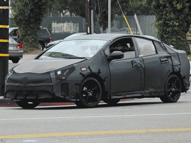 На тестах в Калифорнии замечен новый Toyota Prius