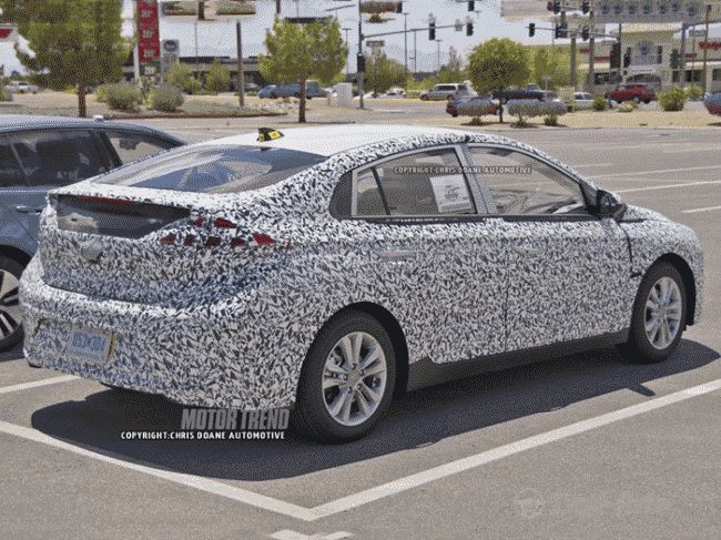 Hyundai тестирует гибридный "Prius" в кузове седан