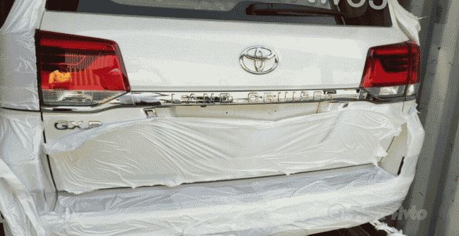 В сети появились фото салона обновлённого Toyota Land Cruiser 2016