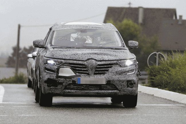 Renault вывел на тесты кроссовер Koleos нового поколения