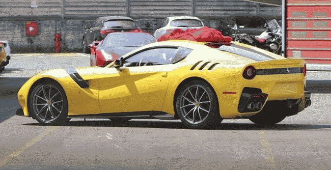 «Заряженный» Ferrari F12berlinetta «засветился» без камуфляжа