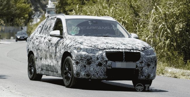 На дорогах Европы замечен семиместный гибридный BMW X1