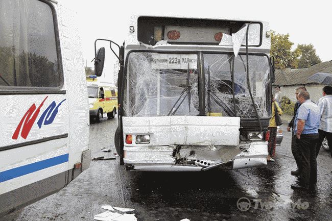 В Белгороде в результате ДТП с двумя автобусами и легковушками пострадали 7 человек