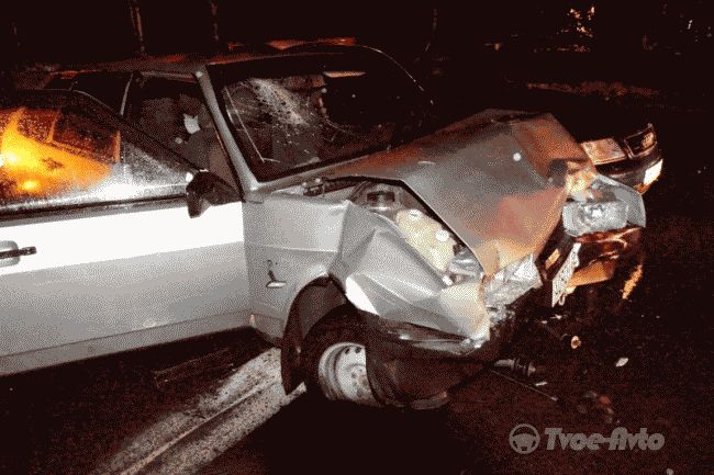 В Екатеринбурге водитель "ВАЗа" влетел в машину "скорой", есть пострадавшие
