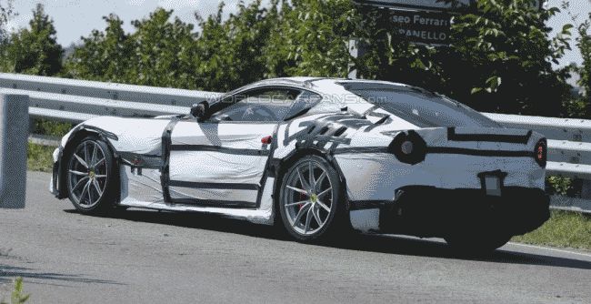 В Италии Ferrari вывел на тесты новый F12 GTO