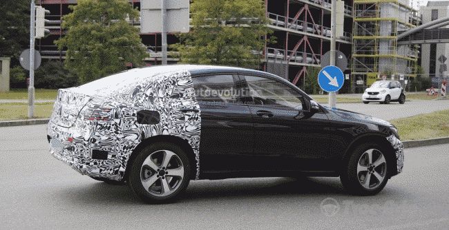 На тестах в Германии замечено кросс-купе Mercedes-Benz GLC Coupe