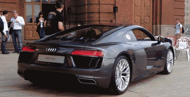 В Москве компания Audi представила новую версию спорткара "R8"