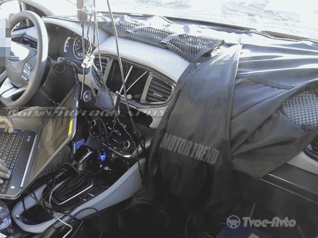 На тестах заметили электрическую версию Hyundai Elantra