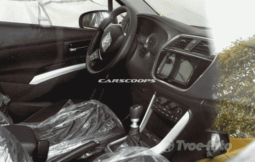 В Сети появились шпионские фото интерьера обновленного Suzuki SX4