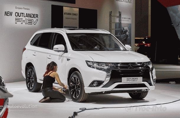 Mitsubishi готовит к продажам обновленный Outlander PHEV